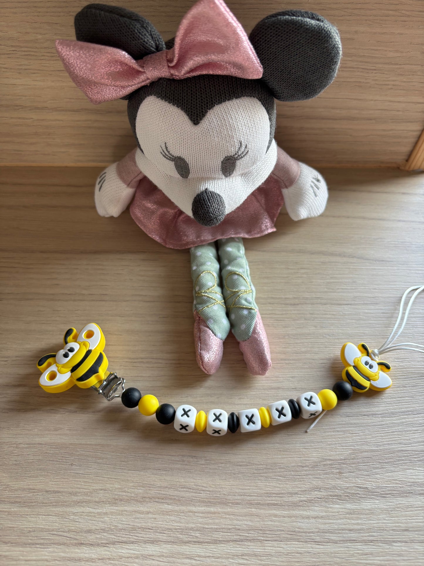 Attache tétine abeille