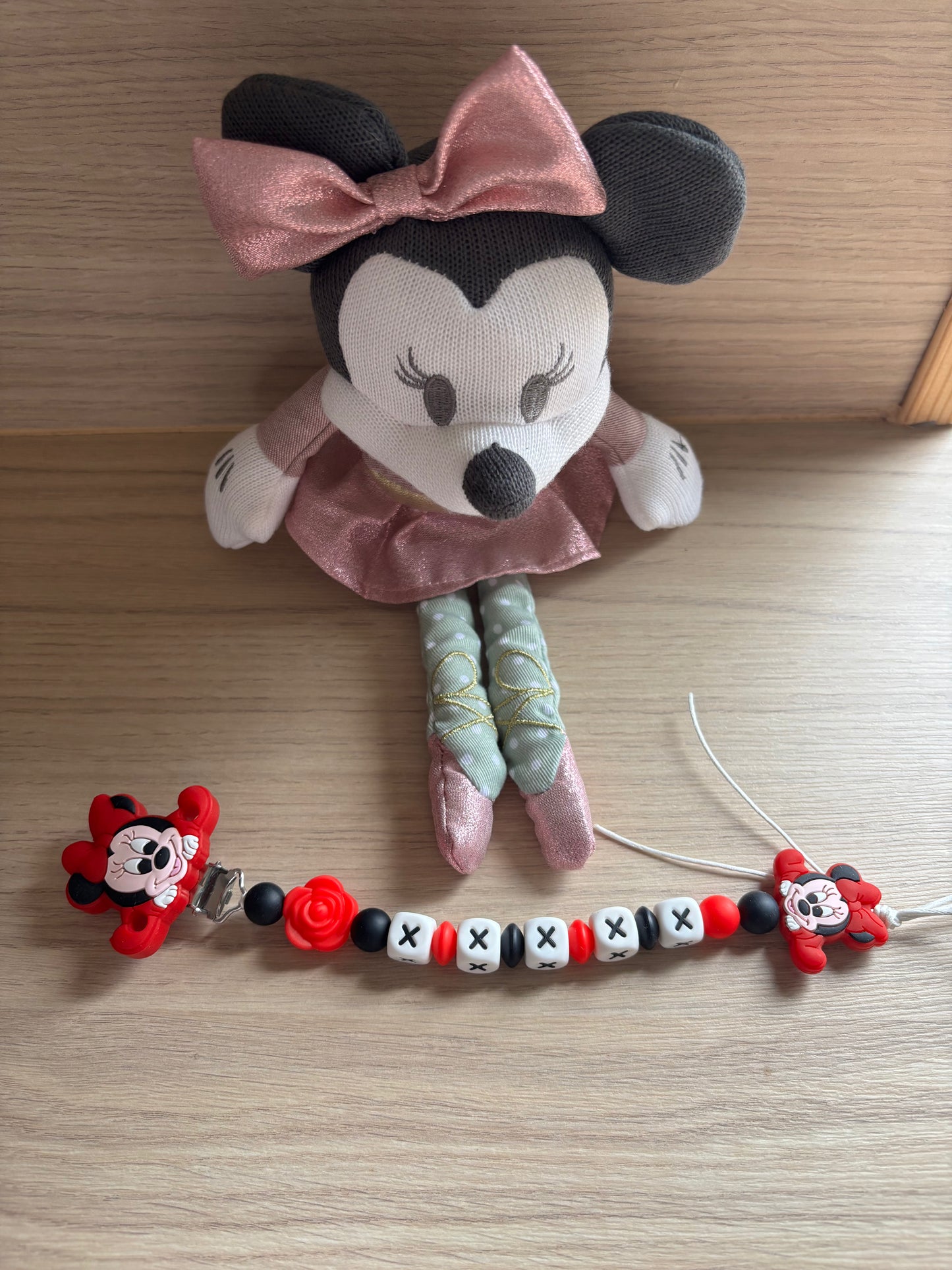 Attache tétine Minnie bébé assis